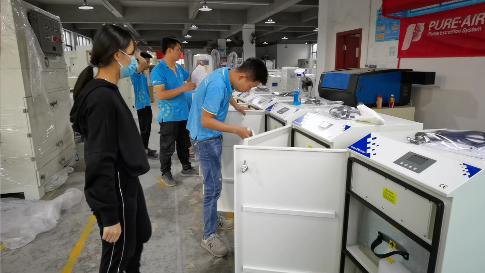 拋光車間除塵器，執(zhí)信環(huán)保為工業(yè)加工提供除塵設備。