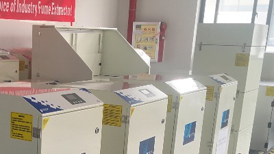 凈化塑料模具廠煙塵污染，就用執(zhí)信環(huán)保工業(yè)煙塵凈化器